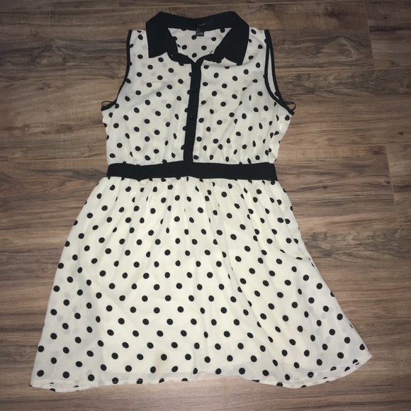 Forever 21 Dresses & Skirts - Forever 21 Dress With White & Black Polka Dots